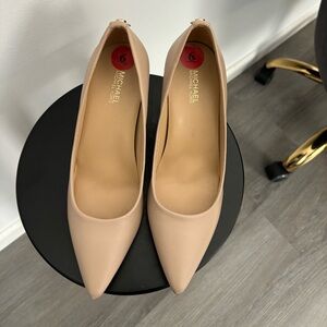 Nude , Michael Kors classic pump